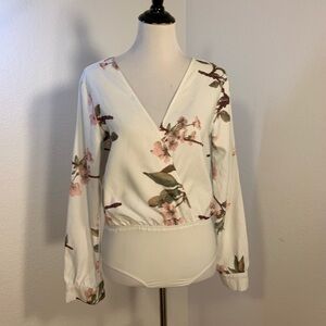 🌹Newly Listed🌹EUC Missguided Floral Wrap Bodysuit - Size 4